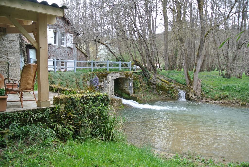 Moulin De Repassat Etape Voie Verte Bazens Exterior foto